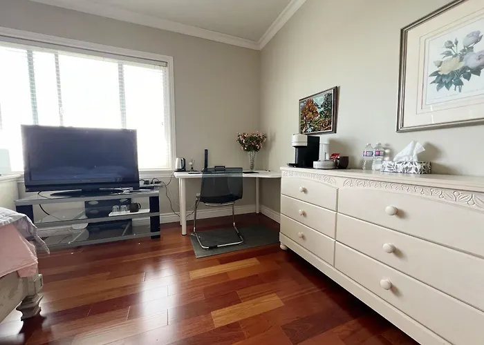 Lucky Room, A Comfortable Bedroom With Private Bathroom Close To Yvr Richmond