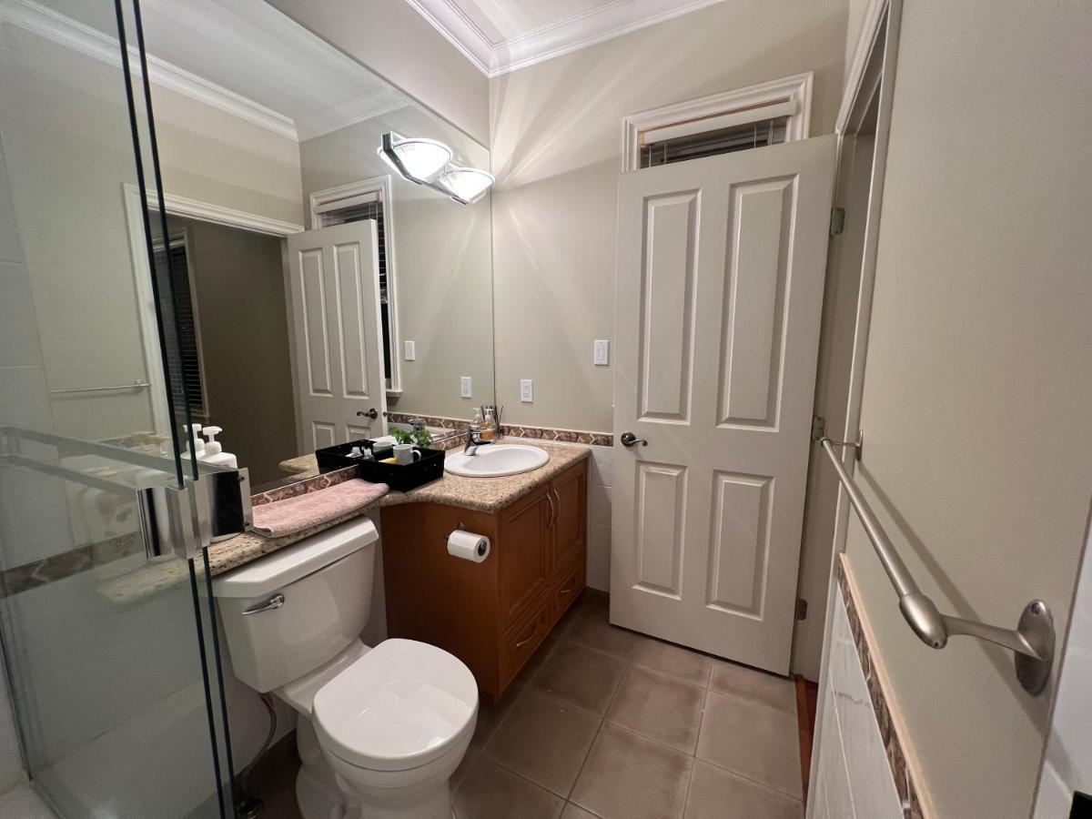 Séjour chez l'habitant Lucky Room, A Comfortable Bedroom With Private Bathroom Close To Yvr *