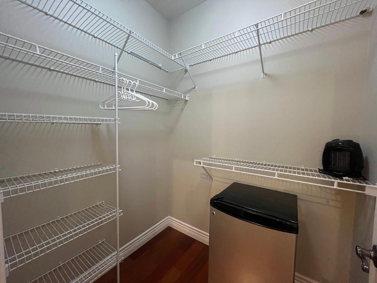 Lucky Room, A Comfortable Bedroom With Private Bathroom Close To Yvr Séjour chez l'habitant