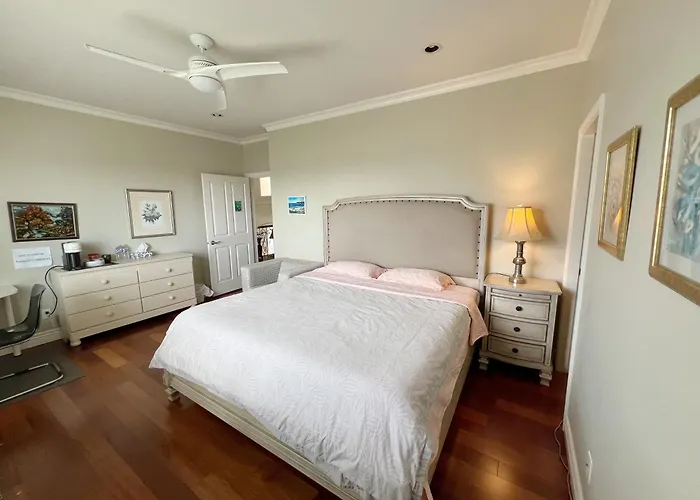 Lucky Room, A Comfortable Bedroom With Private Bathroom Close To Yvr Richmond
