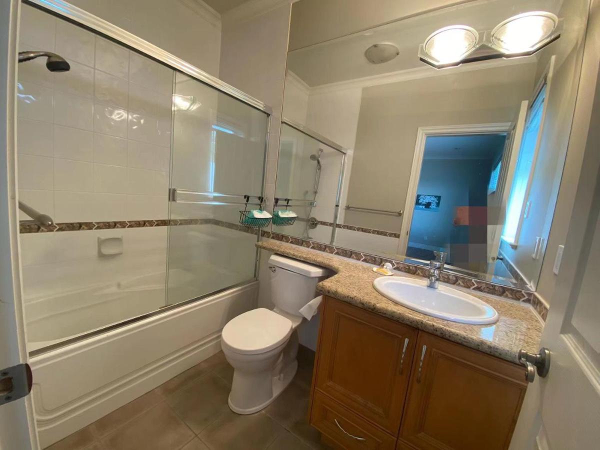 Homestay Lucky Room, A Comfortable Bedroom With Private Bathroom Close To Yvr *