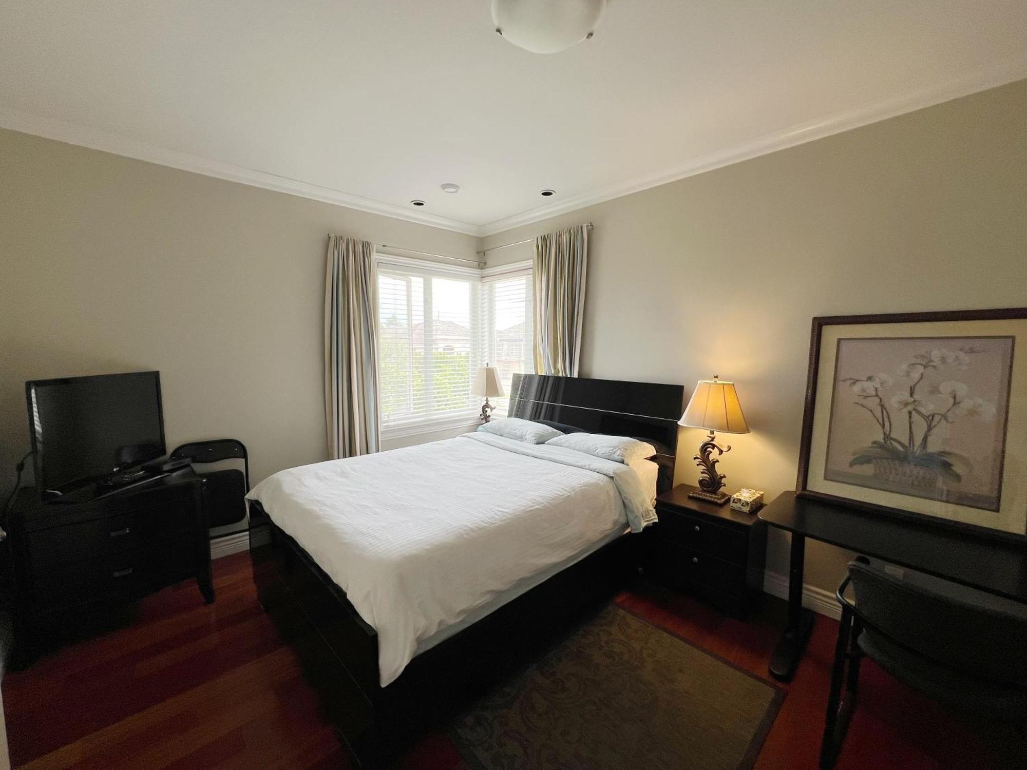 Lucky Room, A Comfortable Bedroom With Private Bathroom Close To Yvr *